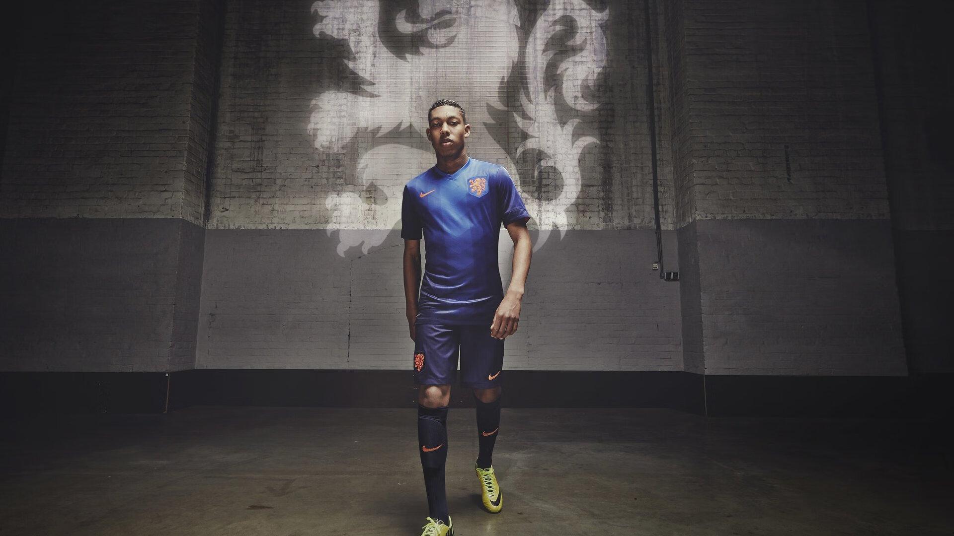 亨利犀利点评,巴萨防线痼疾难除,阿森纳稳健与拜仁火力成欧冠鲜明对照