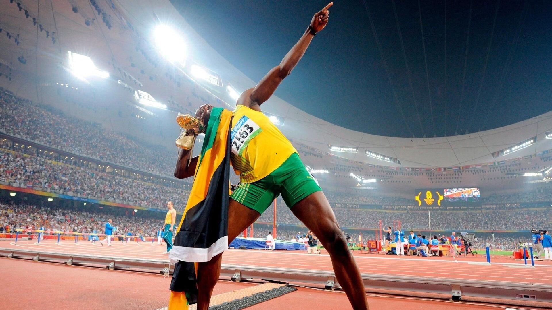 绿茵传奇远行，滨城祝福相随，卡拉斯科潇洒身影与超凡技艺永驻大连记忆